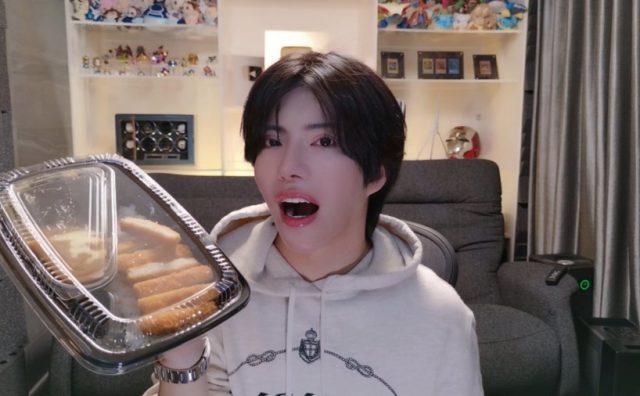 すとぷり・さとみが素顔の写真を公開し波紋